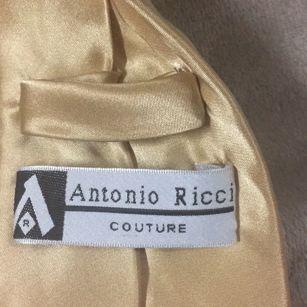Gold tie - Picture 2 of 2